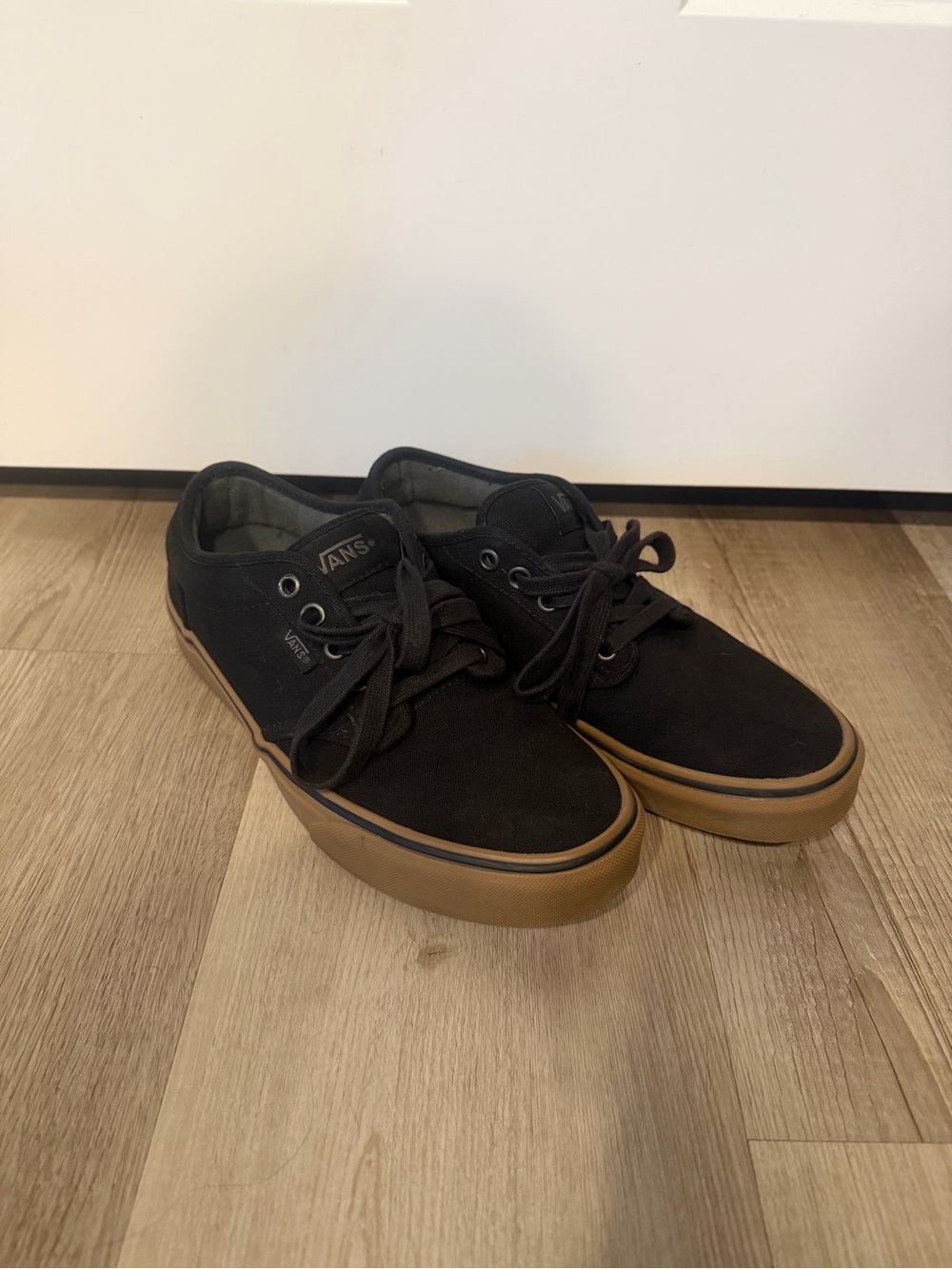 Vans Black Canvas Men's Low-Top Sneakers with Gum Sole Size 8